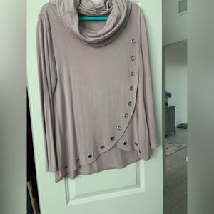 EUC Bellini Long Sleeve Blouse w/ Grommets on Side.  Size L